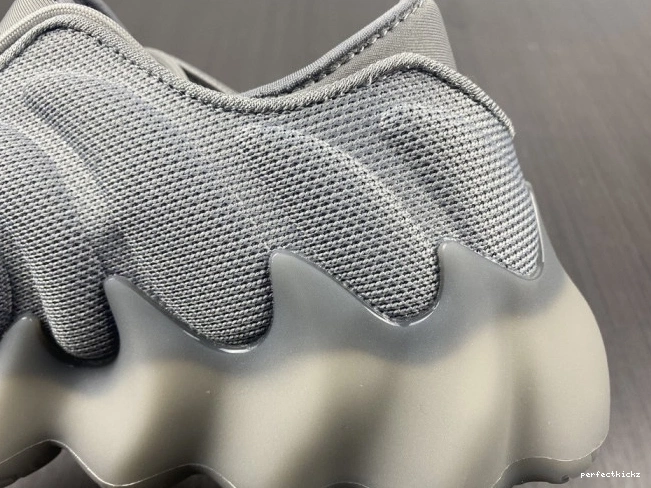 400 ADIDAS YEEZY H68033 0820